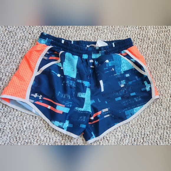 Under Armour Shorts - Picture 2 of 2